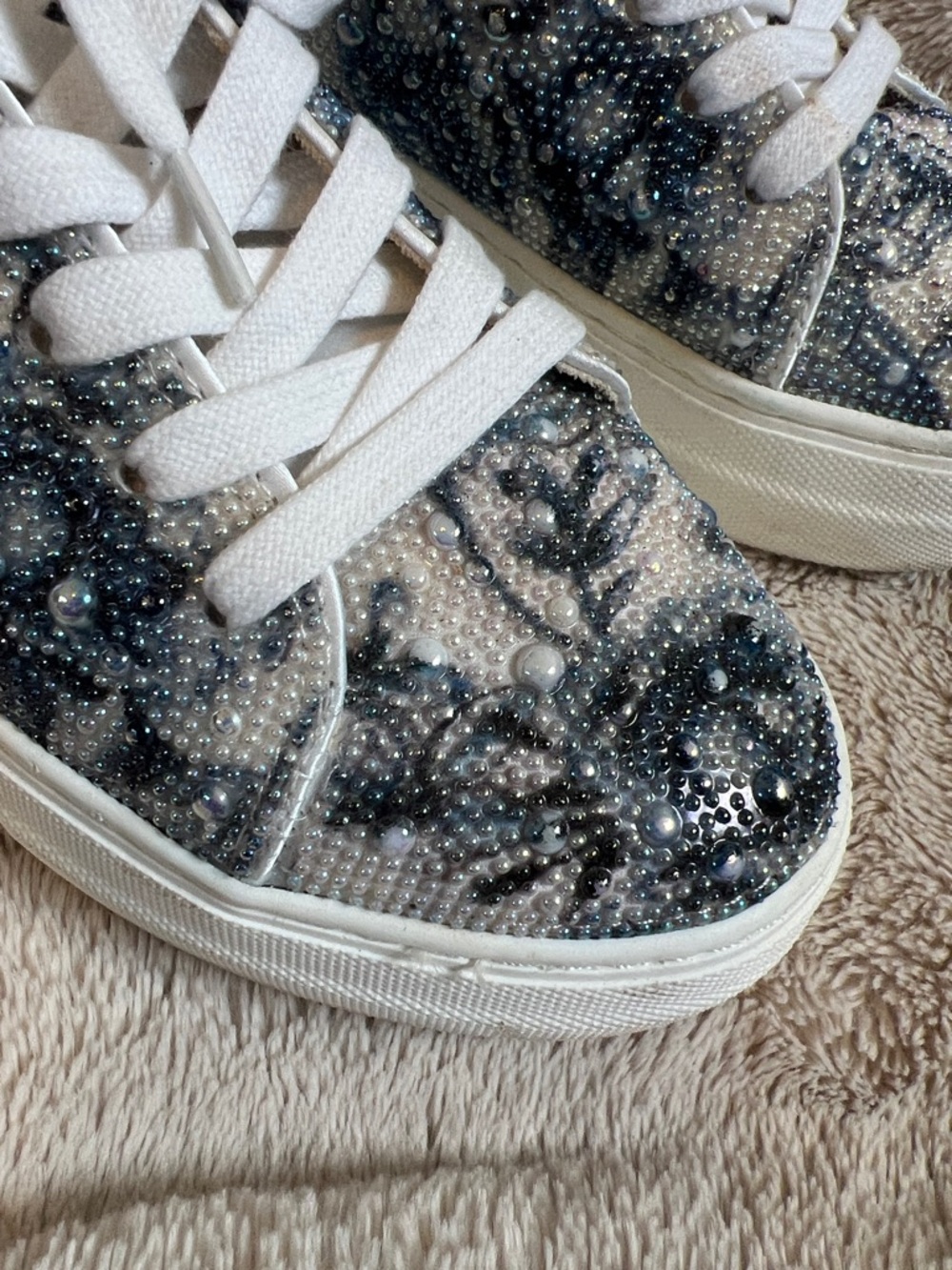 Betsey Johnson Sidny Blue Floral Sequin Sneakers - Sz 7.5 - Picture 6 of 12